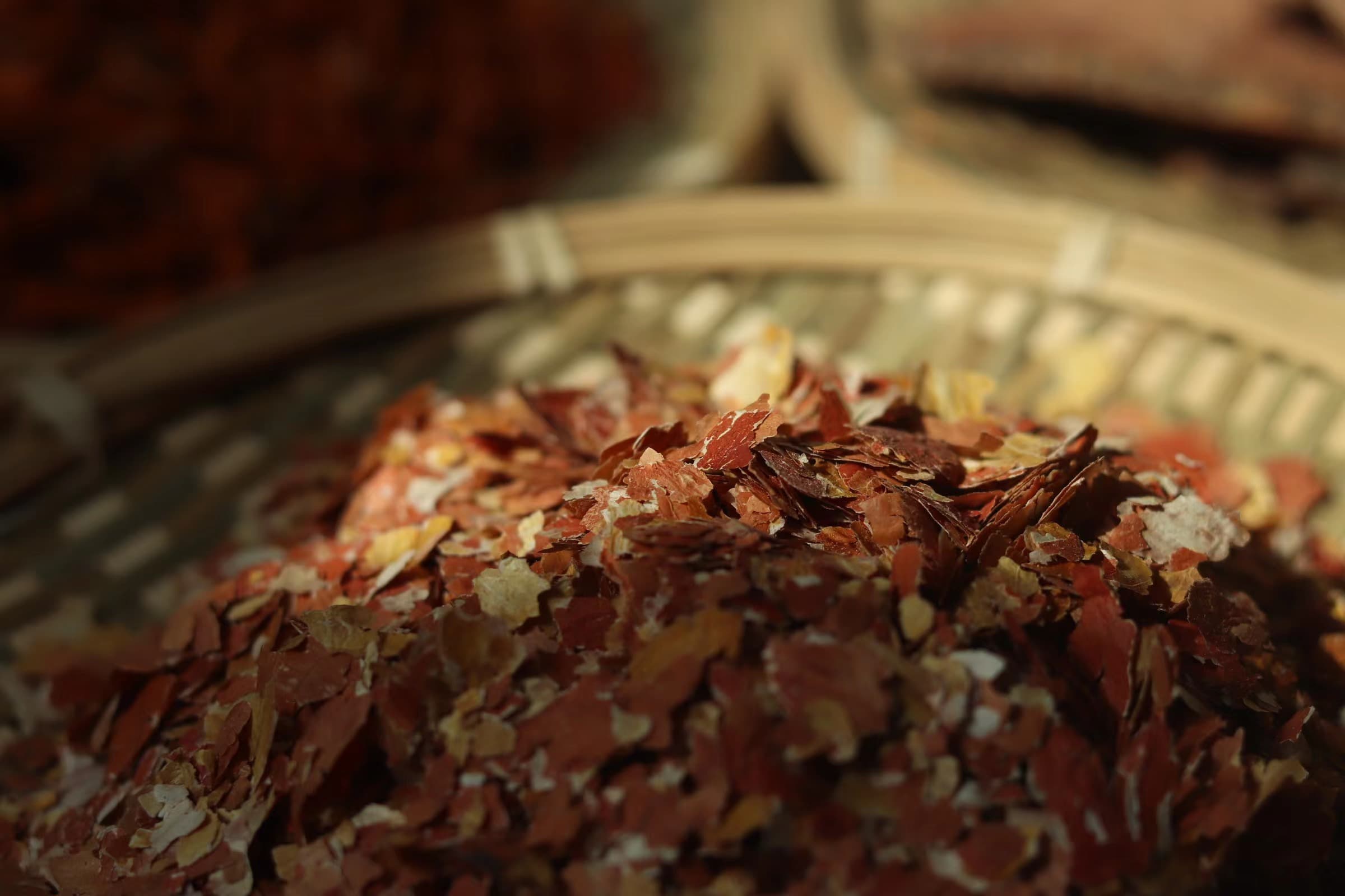 Dried plant-material fragments gathered in a basket.
